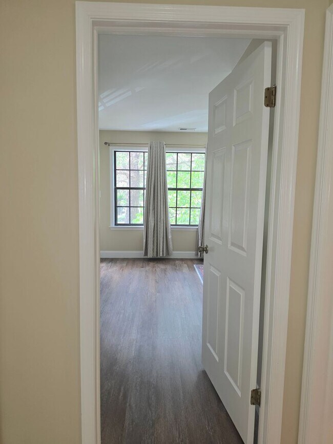 Building Photo - Rare opportunity! Furnished 2nd fl condominium boasting 2 large bedrooms, 2 full bathrooms, forma...