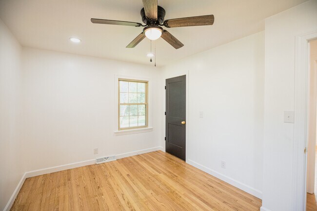 Building Photo - 200 Sewanee Cir