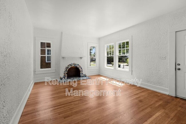 Building Photo - 1526 42nd St Ensley