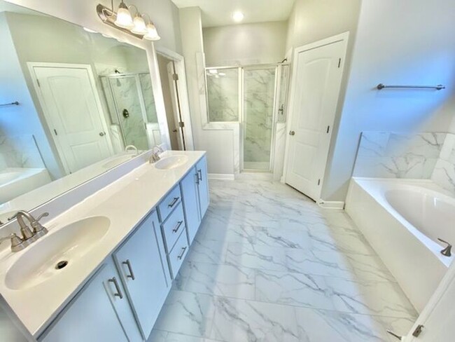 Building Photo - Now Leasing a 5 Bedroom 3 Bath Home in Byh...
