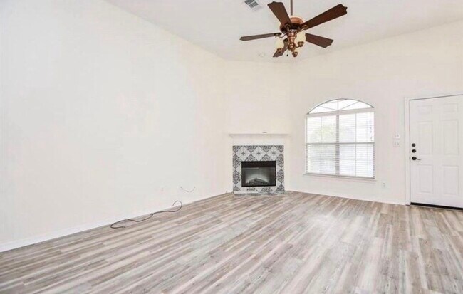 Building Photo - 12755 Mill Ridge Dr