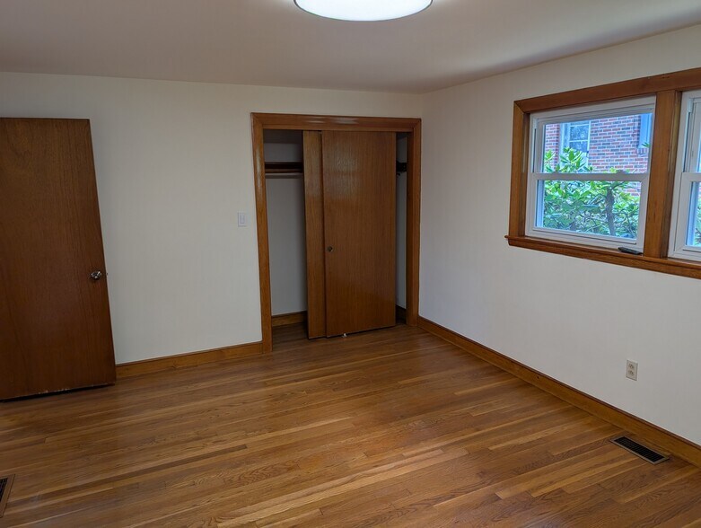 Building Photo - 53 Oakley Rd