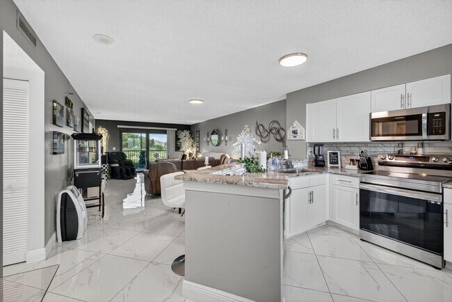 Building Photo - 2334 S Cypress Bend Dr