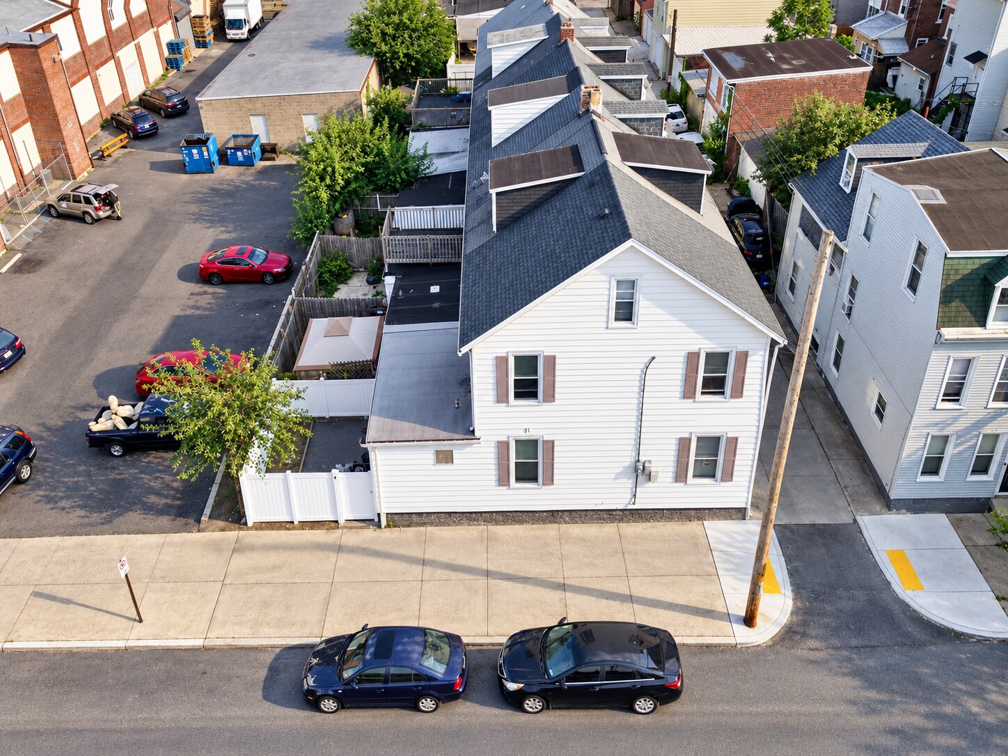 Building Photo - 547 N Silk St