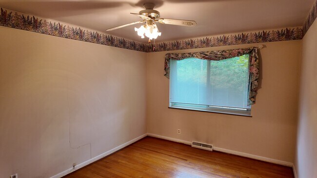 Building Photo - Charming 3-Bed Madeira Schools Home