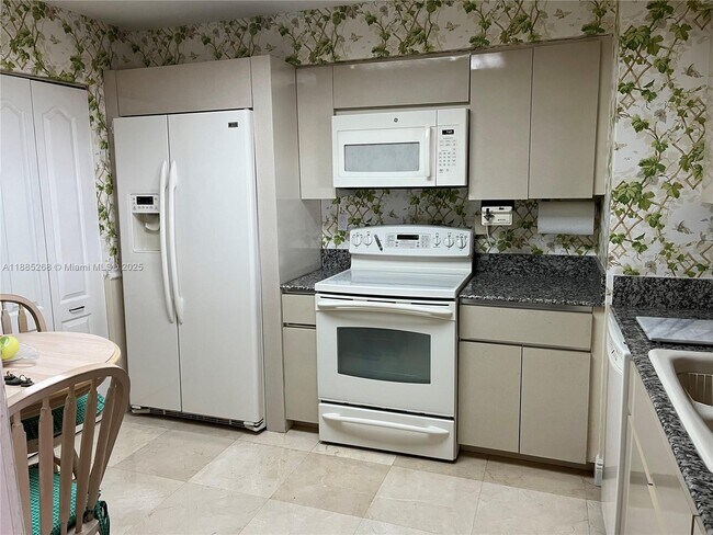 Building Photo - 5757 Collins Ave