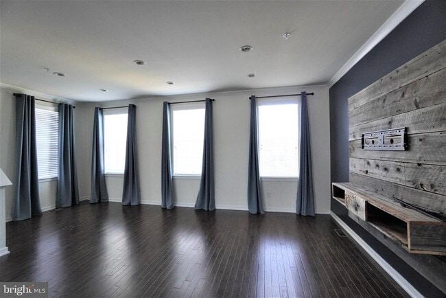 Building Photo - 13 Jessop Ln