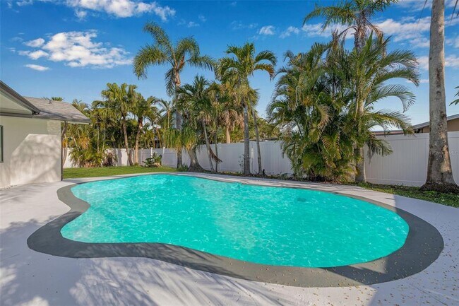 Building Photo - 4495 Clearwater Harbor Dr