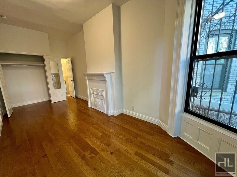 Building Photo - 3BR 2.5BA Garden Level Duplex in Bedstuy T...