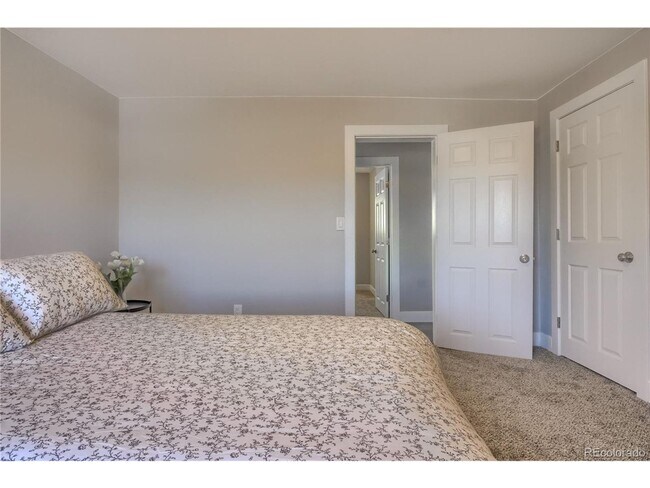 Building Photo - BEAUTIFUL 3bd/2ba Home in Denver, CO! Avai...