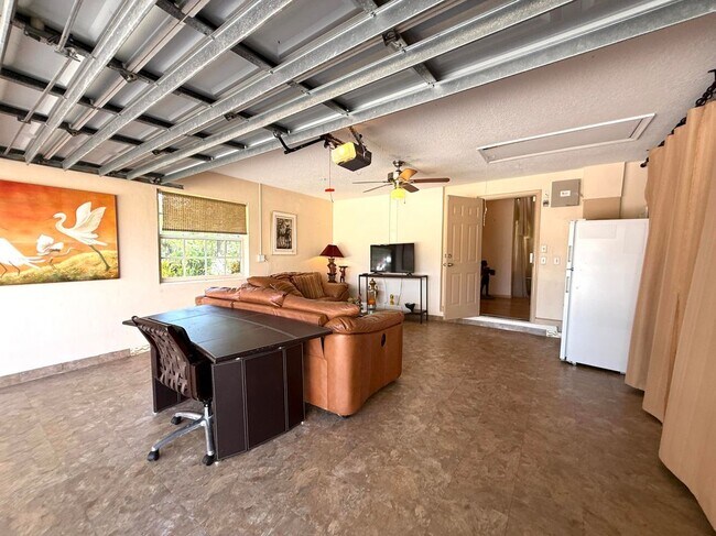 Building Photo - 14765 Northlake Blvd