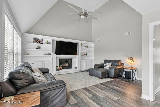 Building Photo - Welcome to Woodlands!