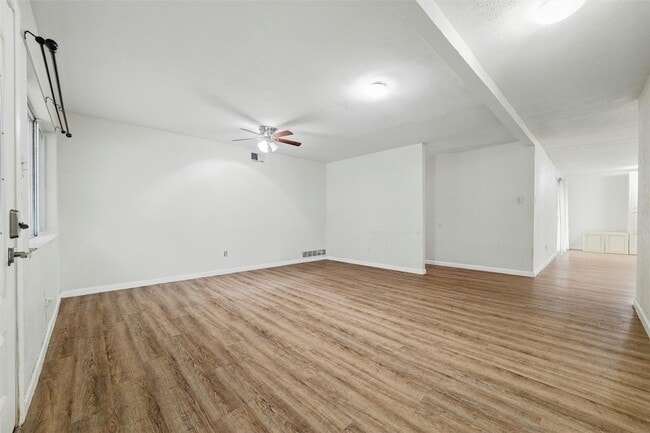 Building Photo - 325 Belmont Dr