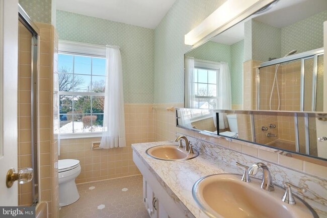 Building Photo - 513 Cathedral Dr