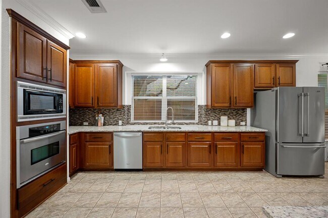 Building Photo - 1606 Buttercup Creek Blvd