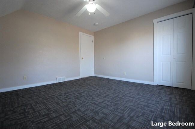 Building Photo - 520 W 5th St