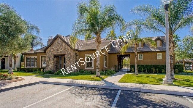 Building Photo - 3 Bedroom Townhome for Lease in Mariposa C...