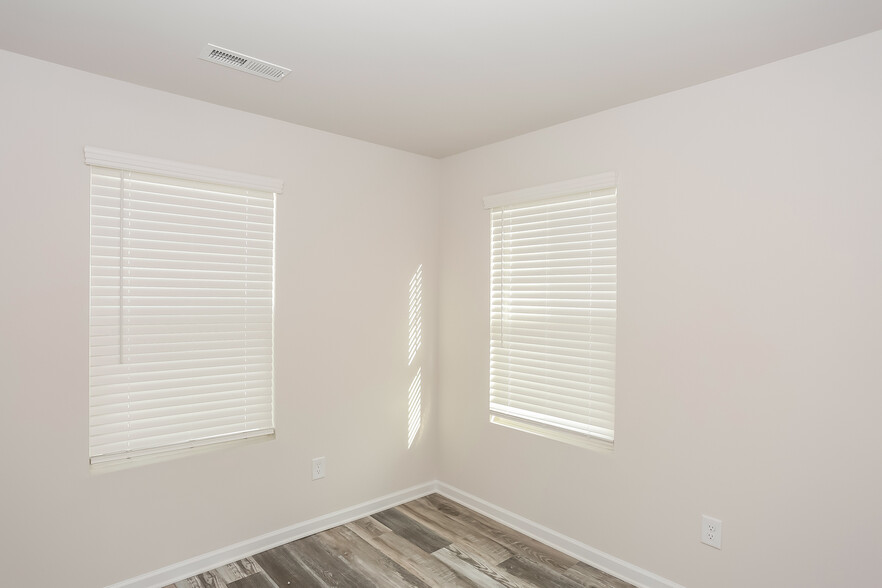 Building Photo - 104 Dogwood Village Trl