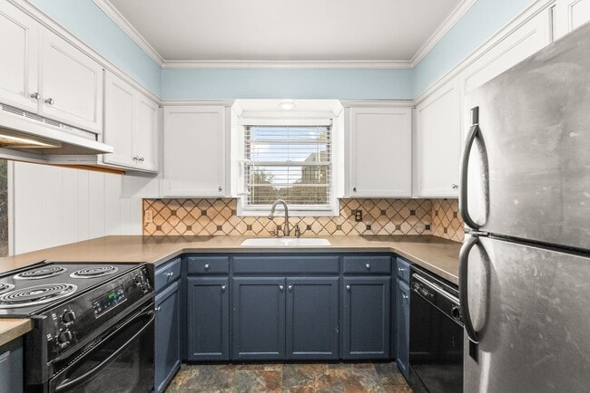 Building Photo - Updated 3BR/2BA Brick Home with Hardwood Floors & Large Yard