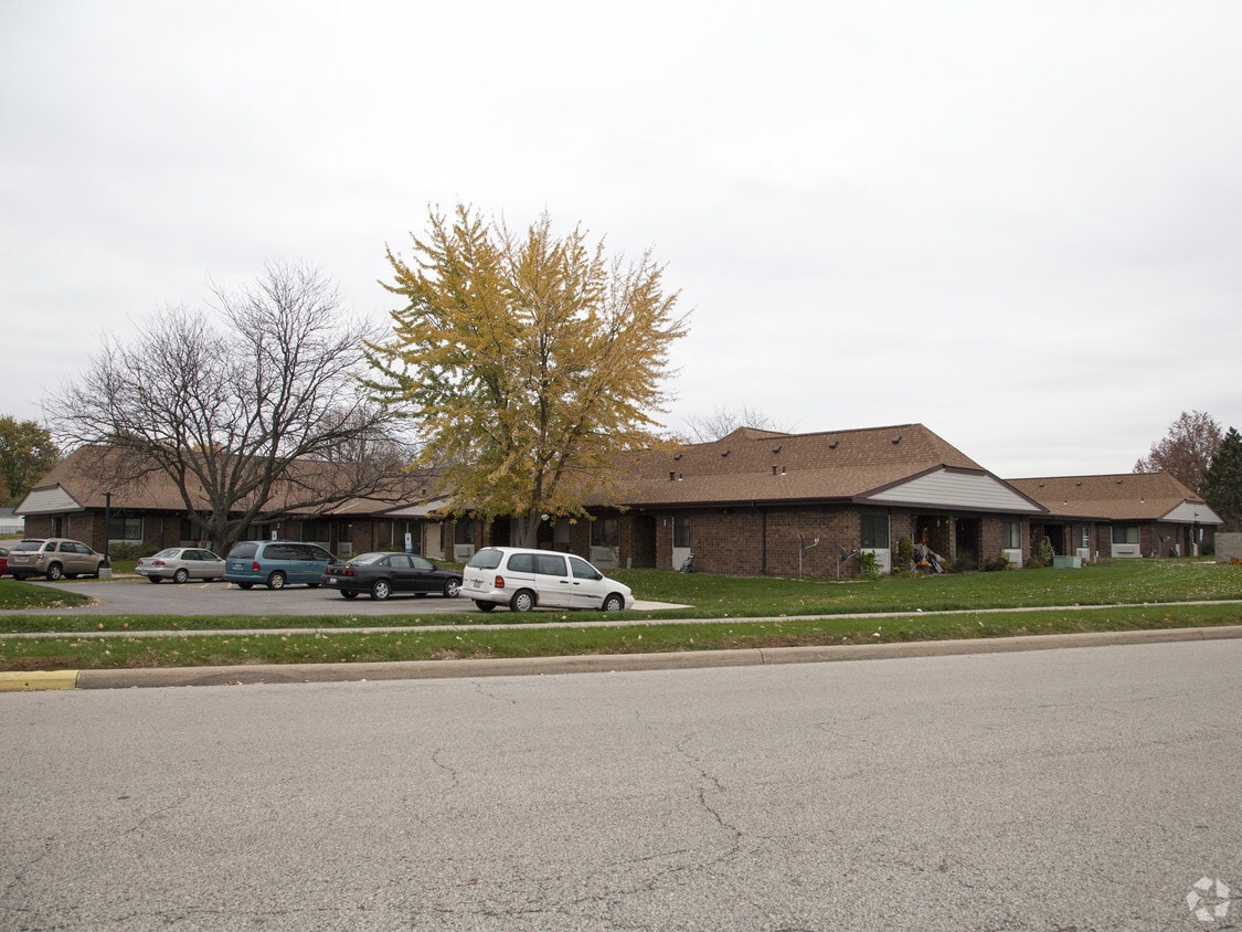 Leisure Acres - 200 Carlson Ave Washington IL 61571 | Apartment Finder
