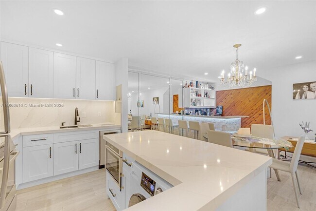 Building Photo - 130 Cypress Club Dr