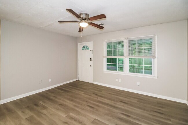 Building Photo - 30 Hidden Pines Dr