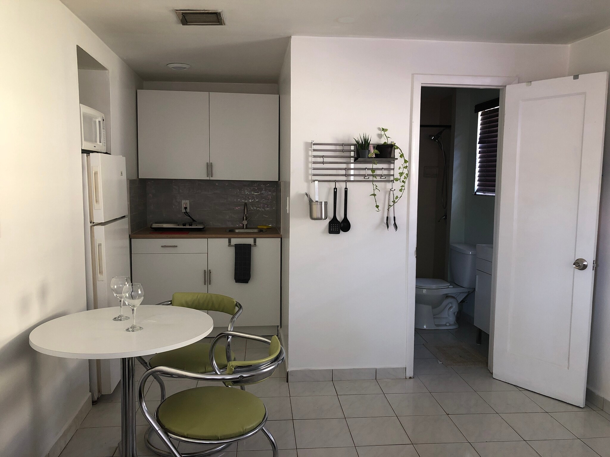 Building Photo - 1736 SW 12th St