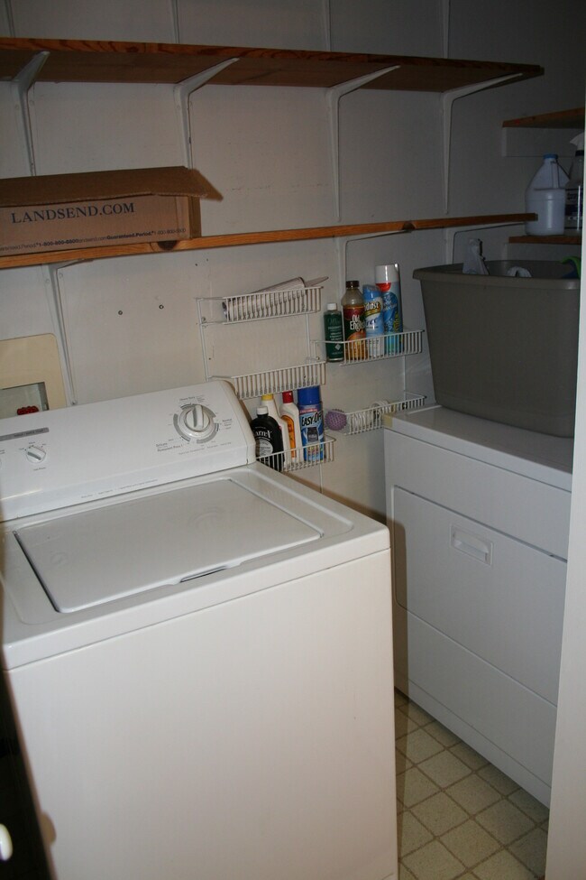 Building Photo - 64 Pine Tree Ln