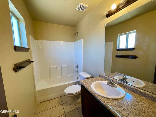 Building Photo - 5724 Ybarra Ct