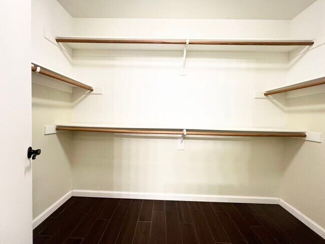 Building Photo - 10996 Crispinio St