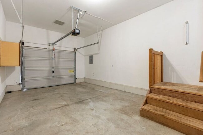 Building Photo - 3947 SE 24th Terrace