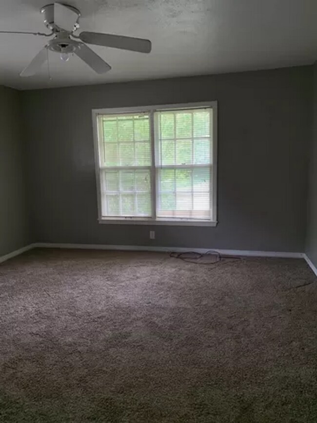 Building Photo - Spacious home in Florence, AL - Walking di...