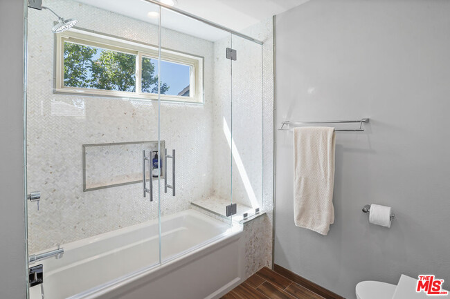 Building Photo - 6505 Dume Dr
