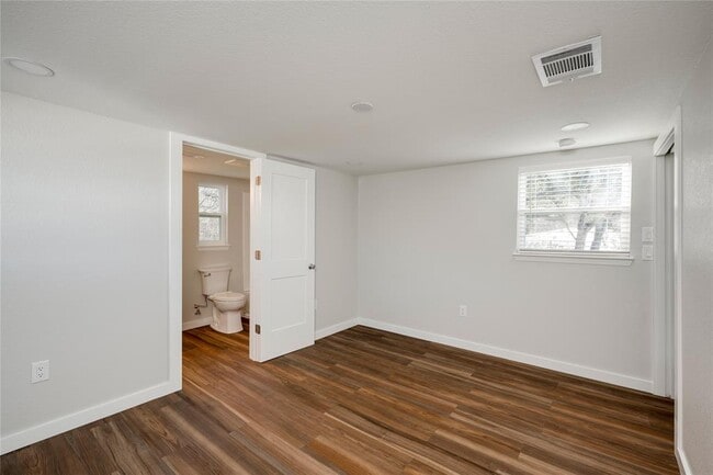 Building Photo - 809 N West St