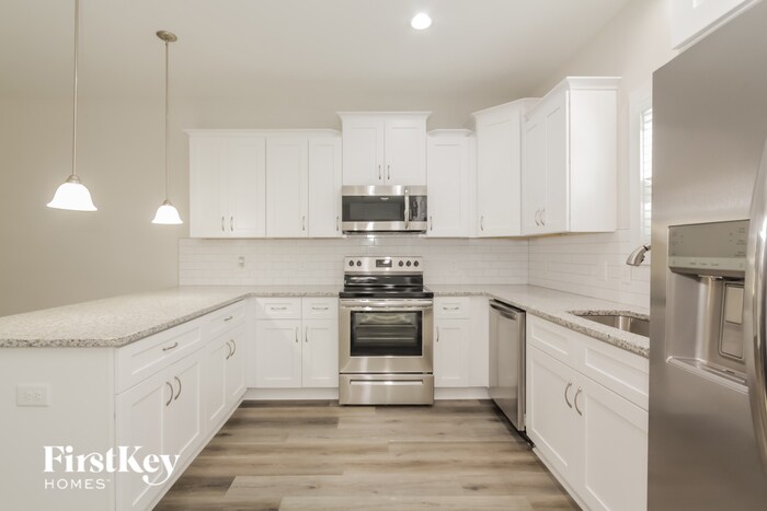 Building Photo - 5345 Pinebrook Dr