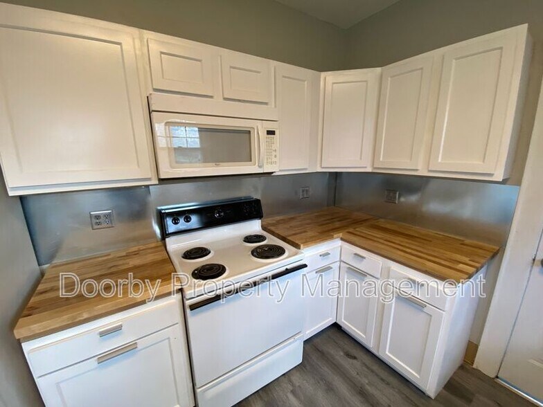 Building Photo - 2802 Fairview Dr