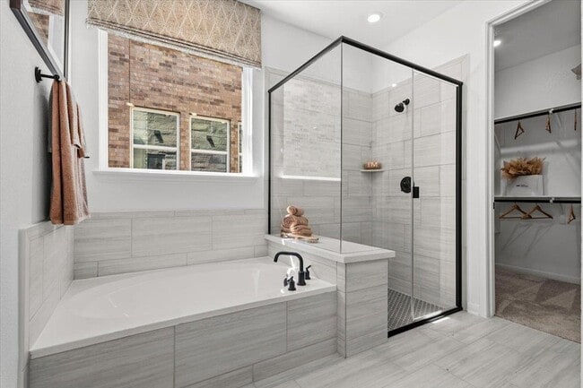 Building Photo - 212 Barton Oak Trl