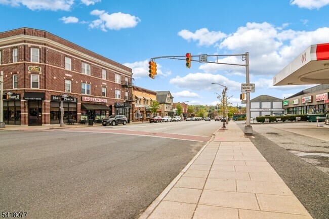 Building Photo - 660 Bloomfield Ave