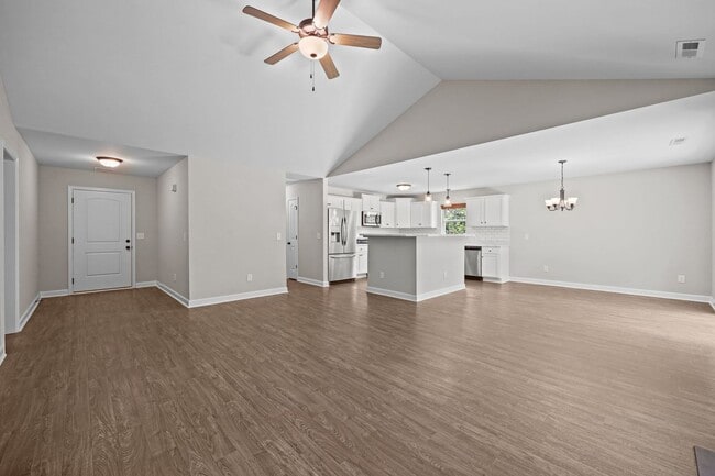 Building Photo - Welcome to Bradford Estates!