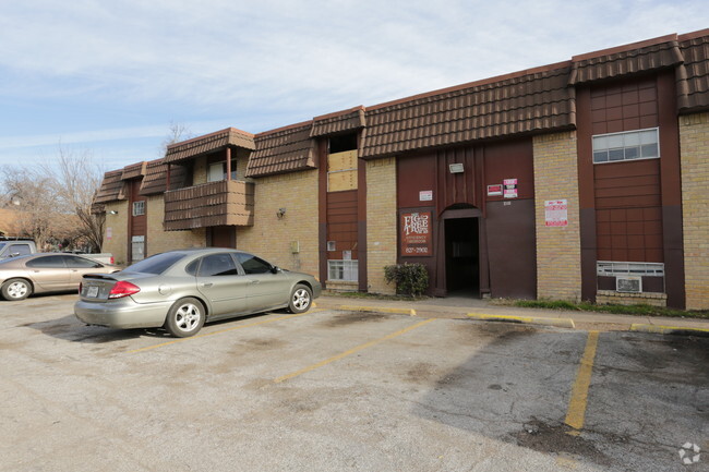 Building Photo - The Fig Tree Apartments