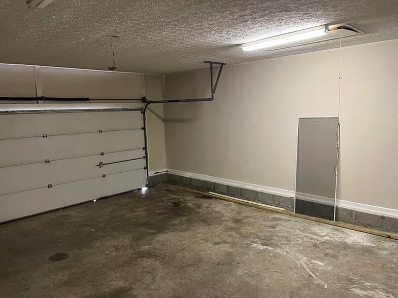 Building Photo - 178 Phelps Way