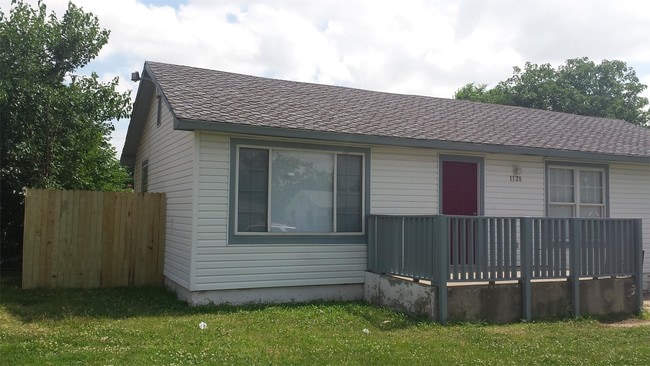 Primary Photo - 1128 SW 39th St