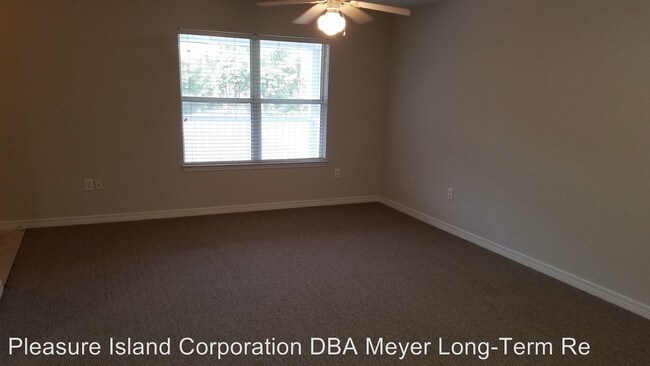 Building Photo - 435 E Canal Dr