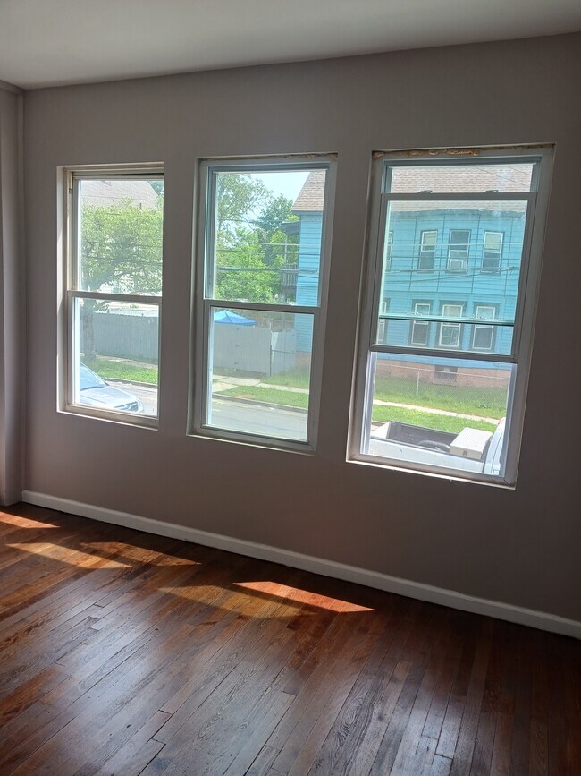 Interior Photo - 7 Franklin Street