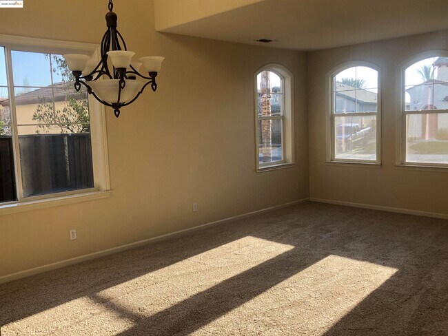 Building Photo - 5666 Arcadia Cir