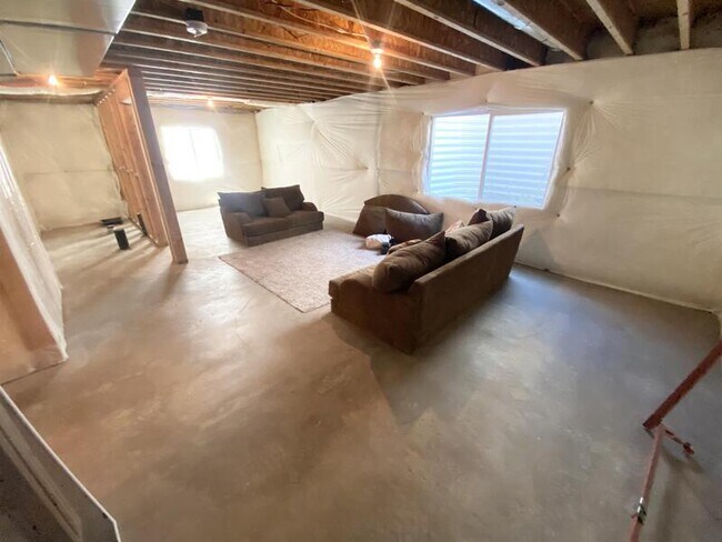 Building Photo - 521 N 20 W