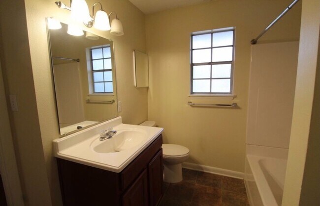 Building Photo - 266 N Villas Ct