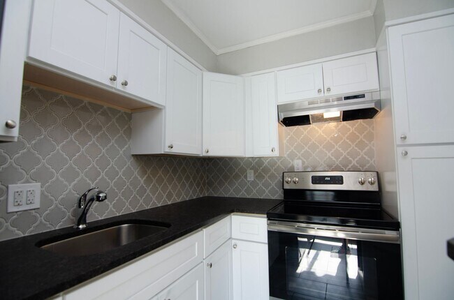 Building Photo - 201 Acklen Park Dr