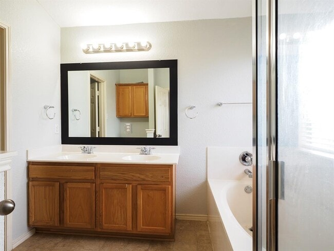 Building Photo - 13504 Richard Nixon St