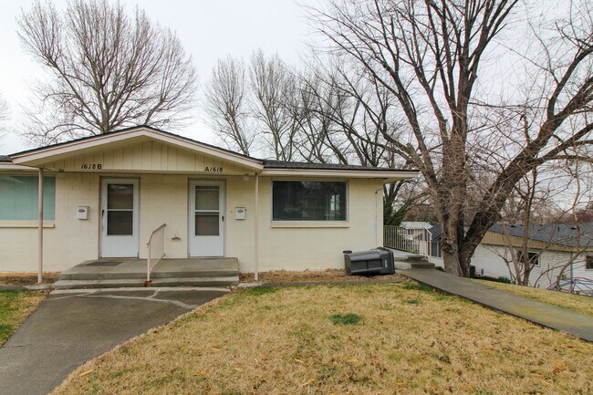 Building Photo - 1618 W 7th Pl